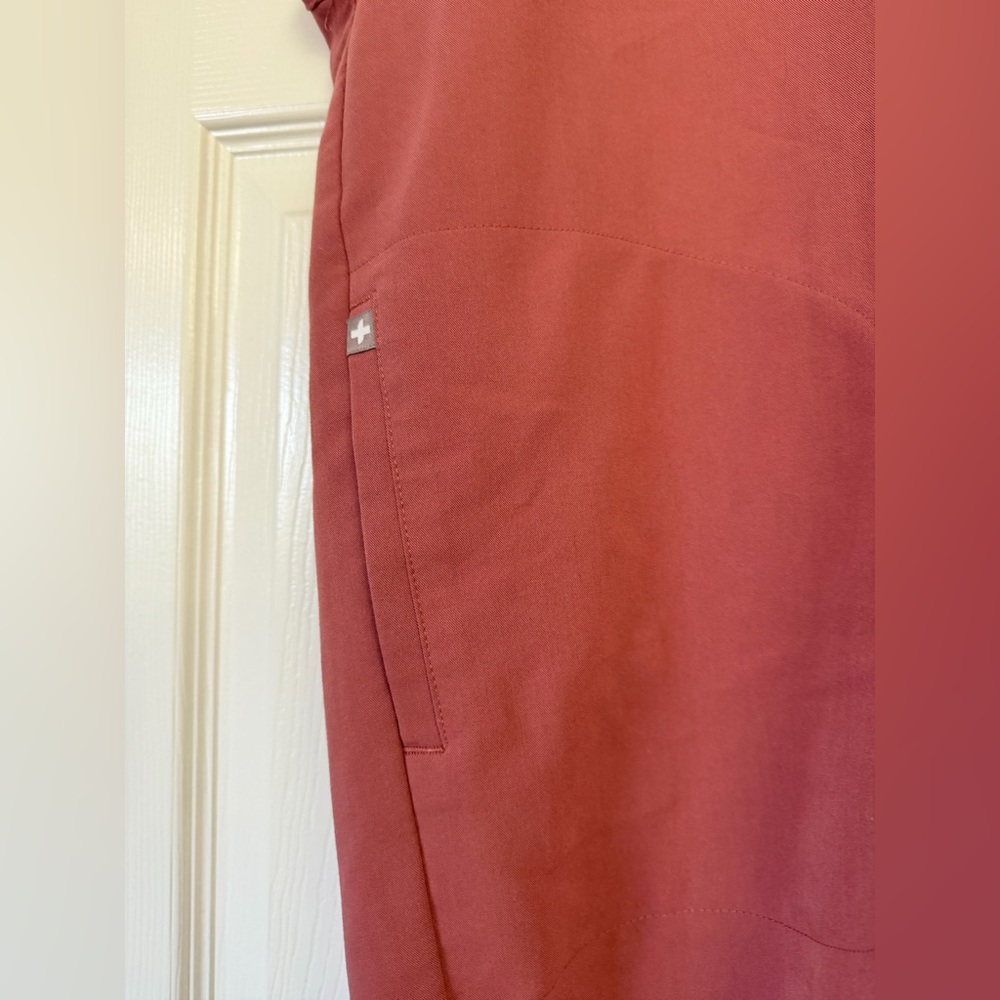 FIGS Rafaela Oversized Scrub Top dusty rose | Size Large - Picture 5 of 8